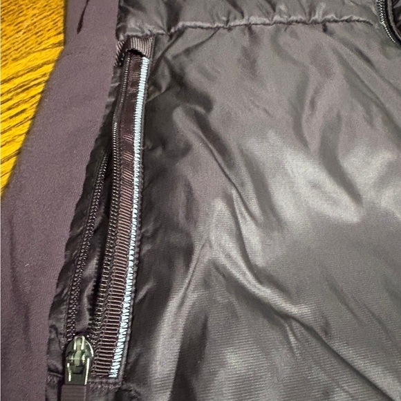 Lululemon 🍋Women's Puffer Vest in Black - Picture 7 of 7